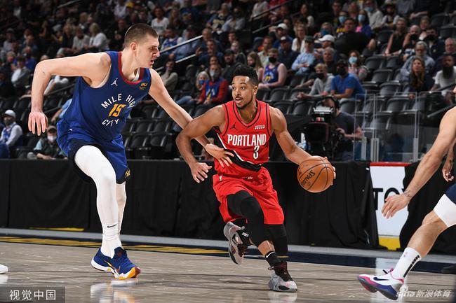 她与搭档的 她与搭档的