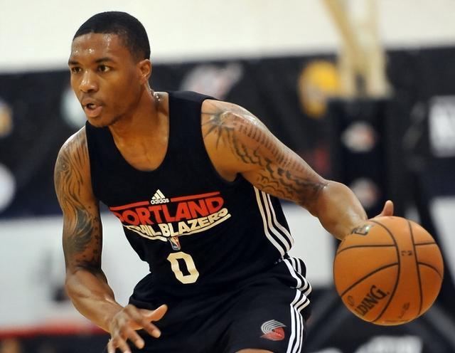 后腰外侧被 后腰外侧被